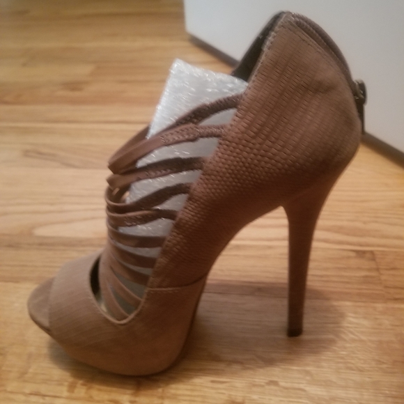 Steve Madden open toe pumps. - Picture 2 of 4